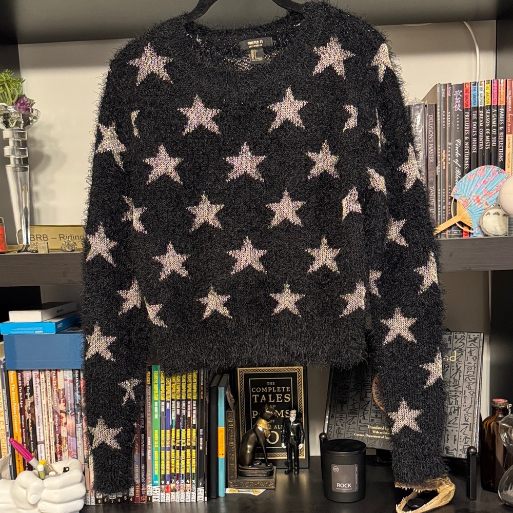 ⭐️ EUC Y2K Forever 21 Fuzzy Black & Gold Metallic Cropped Sweater - Large